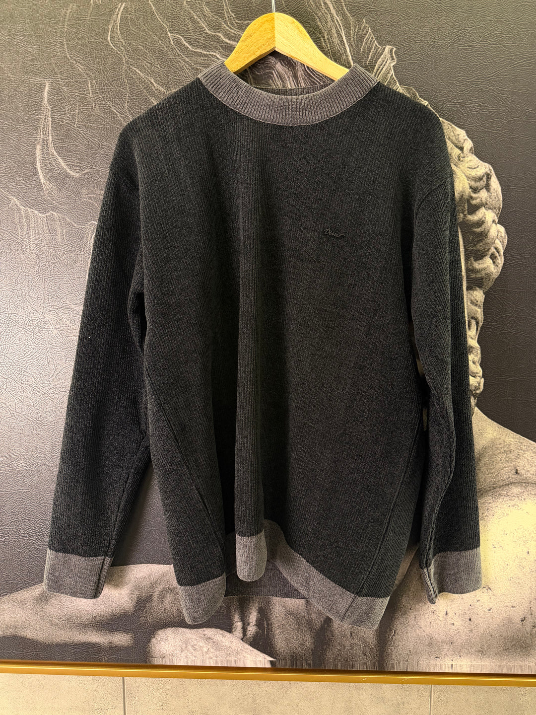 Premium Velvet Knit Crewneck – Black